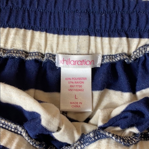 🌺 Xhilaration navy striped high low skirt L - Picture 2 of 2